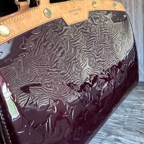 Louis Vuitton patent leather brea MM shouler bag dust bag, box and bag included - Picture 6 of 6